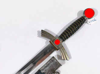 Luftwaffe Borddolch. Parierstange gebrochen, Belederung erneuert, sicherlich aus Teilen zusamengesetztes Stück, eine Kette lose beiliegend