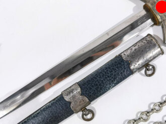 Luftwaffe Borddolch. Parierstange gebrochen, Belederung erneuert, sicherlich aus Teilen zusamengesetztes Stück, eine Kette lose beiliegend