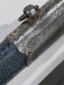 Luftwaffe Borddolch. Parierstange gebrochen, Belederung erneuert, sicherlich aus Teilen zusamengesetztes Stück, eine Kette lose beiliegend