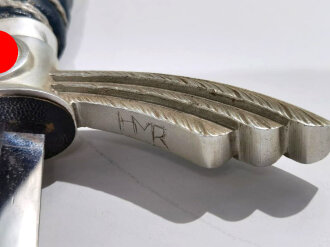 Luftwaffe Schwert für Offiziere . Aluminiumausführung von SMF Solingen. Die Sonnenräder eingelegt, nicht vergoldet. Scheiden- und Griffbelederung in gutem Zustand