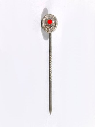 Miniatur Verwundetenabzeichen silber 9mm.  Angelaufen bzw. verschmutzt , sie erhalten ein ( 1 ) Stück aus altem Bestand