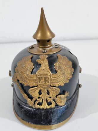 Preussen, Pickelhaube für Mannschaften. Kammerstück des Infanterie Regiment 82 von 1913.  Der Korpus im hinteren Bereich repariert, bei der gelegenheit Teller und Hinterschiene unsachgemäß wieder angebracht