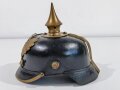 Preussen, Pickelhaube für Mannschaften. Kammerstück des Infanterie Regiment 82 von 1913.  Der Korpus im hinteren Bereich repariert, bei der gelegenheit Teller und Hinterschiene unsachgemäß wieder angebracht