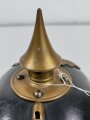 Preussen, Pickelhaube für Mannschaften. Kammerstück des Infanterie Regiment 82 von 1913.  Der Korpus im hinteren Bereich repariert, bei der gelegenheit Teller und Hinterschiene unsachgemäß wieder angebracht