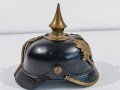 Preussen, Pickelhaube für Mannschaften. Kammerstück des Infanterie Regiment 82 von 1913.  Der Korpus im hinteren Bereich repariert, bei der gelegenheit Teller und Hinterschiene unsachgemäß wieder angebracht