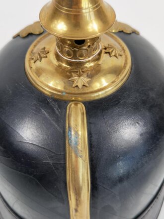 Preussen, Pickelhaube für Offiziere der Infanterie. Abschraubbare Spitze. Guter Gesamtzustand