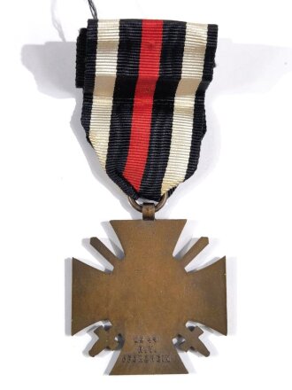 Ehrenkreuz für Frontkämpfer am Band, Rückseitig mit Hersteller " R.V. Pforzheim "