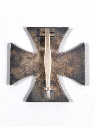 Eisernes Kreuz 1. Klasse 1939, Rückseitig mit Hersteller " L59 " für Alois Rettenmaier, Schwäbisch-Gmünd, Hakenkreuz mit voller Schwärzung, Eisenkern leicht rostig