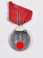 Medaille " Winterschlacht im Osten " im Bandring Hersteller " 100 " für Rudolf Wächtler & Lange, Mittweida