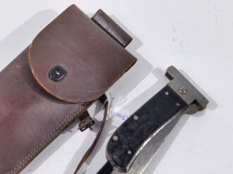U.S. WWII Army Airforce survival machete by " Cattaraugus USA ". Good condition, in leather pouch with broken straps