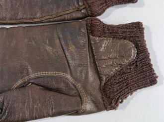 U.S. WWII Army Air Force Type A-10 flight gloves, size 9. Used pair