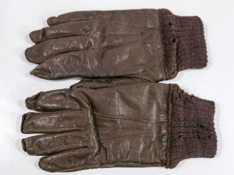 U.S. WWII Army Air Force Type A-10 flight gloves, size 9....