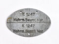 Erkennungsmarke Kriegsmarine aus Zink eines Angehörigen " E 1247 Wehrm.Beamt.Mar " Wehrmacht Beamter Marine