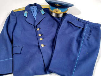 Russland, neuzeitliche Uniform eines Angehörigen der Luftwaffe, bestehend aus Jacke, Mütze und Hose , in gutem Zustand