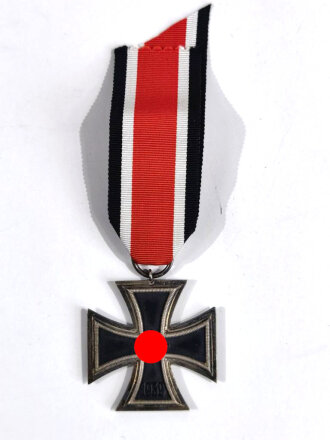 Eisernes Kreuz 2. Klasse 1939 ohne Hersteller, wird aber dem Hersteller " 65 für Klein & Quenzer A.G., Idar Oberstein " zugeordnet, am Band, Hakenkreuz mit voller Schwärzung