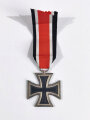 Eisernes Kreuz 2. Klasse 1939 ohne Hersteller, wird aber dem Hersteller " 65 für Klein & Quenzer A.G., Idar Oberstein " zugeordnet, am Band, Hakenkreuz mit voller Schwärzung