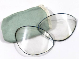 Paar Ersatzgläser für die Kradmelderbrille der Wehrmacht, gehört in der Hülle vorne in den Aufbewahrungskasten. Ein Glas in seine Bestandteile gelöst