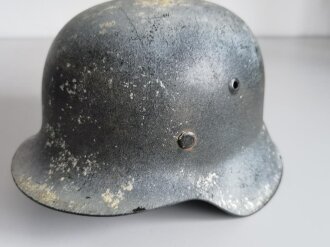 Heer, Stahlhelm Modell 1942. hkp66, das Innenfutter original verbaut. Originallack, wann die weiße Farbe auf den Helm kam kann ich leider nicht beantworten