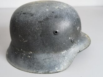 Heer, Stahlhelm Modell 1942. hkp66, das Innenfutter original verbaut. Originallack, wann die weiße Farbe auf den Helm kam kann ich leider nicht beantworten