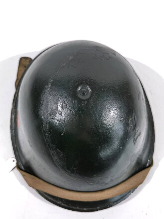 Großbritannien, Stahlhelm "Turtle " das Innenfutter lose und datiert 1952, Originallack