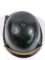 Großbritannien, Stahlhelm "Turtle " das Innenfutter lose und datiert 1952, Originallack