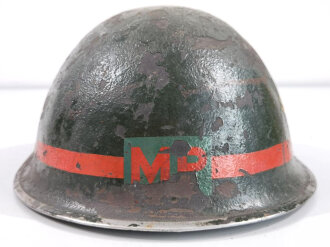 Großbritannien, Stahlhelm "Turtle " das Innenfutter datiert 1952, Originallack