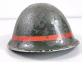 Großbritannien, Stahlhelm "Turtle " das Innenfutter datiert 1952, Originallack