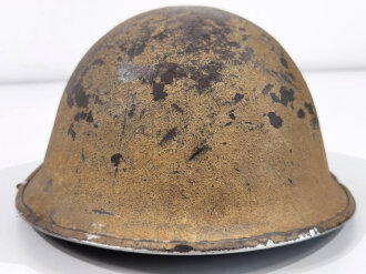 Großbritannien, Stahlhelm "Turtle " das Innenfutter datiert 1952, Originallack