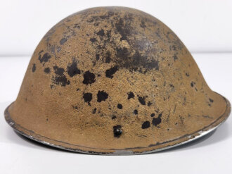 Großbritannien, Stahlhelm "Turtle " das Innenfutter datiert 1952, Originallack