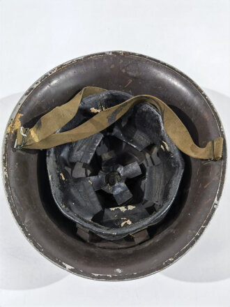 Großbritannien, Stahlhelm "Turtle " das Innenfutter datiert 1952, Originallack