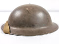 Großbritannien Stahlhelm, Innenfutter und  Glocke datiert 1942. Originallack