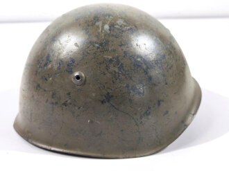 Italien 2. Weltkrieg, Stahlhelm M33 , Originallack und Kinnriemen. Fundusmarkierungen