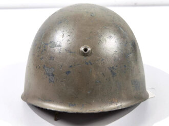 Italien 2. Weltkrieg, Stahlhelm M33 , Originallack und Kinnriemen. Fundusmarkierungen