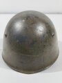 Italien 2. Weltkrieg, Stahlhelm M33 , Originallack und Kinnriemen. Fundusmarkierungen