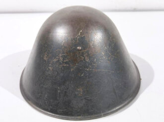 Stahlhelm Nationale Volksarmee der DDR. getragenes Stück, Originallack