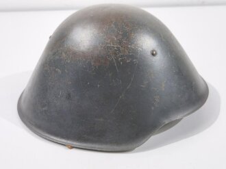 Stahlhelm Nationale Volksarmee der DDR. getragenes Stück, Originallack