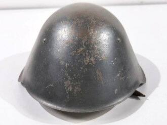 Stahlhelm Nationale Volksarmee der DDR. getragenes Stück, Originallack