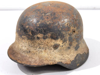 Stahlhelm Modell 1935 der Wehrmacht. Wohl Wasserfund, nur...