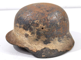 Stahlhelm Modell 1935 der Wehrmacht. Wohl Wasserfund, nur...