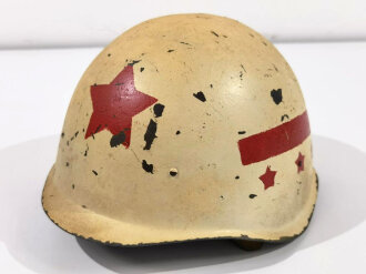 Stahlhelm aus der Zeit des kalten Krieg, ehemaliger Ostblock. Auf Basis eines russischen SSH40. Originallack