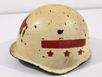 Stahlhelm aus der Zeit des kalten Krieg, ehemaliger Ostblock. Auf Basis eines russischen SSH40. Originallack