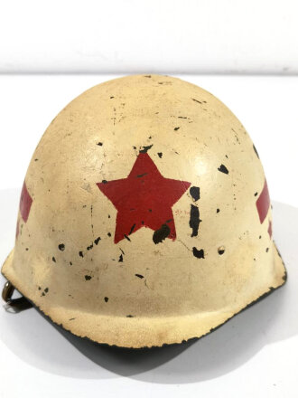 Stahlhelm aus der Zeit des kalten Krieg, ehemaliger Ostblock. Auf Basis eines russischen SSH40. Originallack