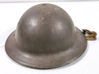 Großbritannien Stahlhelm 2.Weltkrieg. Die Glocke datiert 1942, Innenfutter undatiert. Originallack