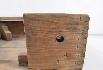 Transportkasten aus Holz für Tellermine 42 der Wehrmacht , grob gereingtes Stück. Dies sind die letzten beiden aus meinem ursprünglichen Bestand von vielen hundert Stücken