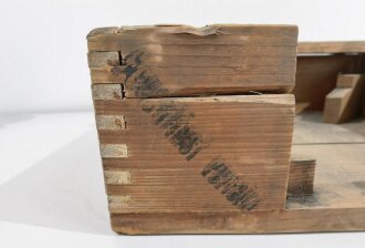 Transportkasten aus Holz für Tellermine 42 der Wehrmacht , grob gereingtes Stück. Dies sind die letzten beiden aus meinem ursprünglichen Bestand von vielen hundert Stücken