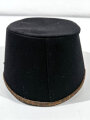 Ungarn, schwarze Kappe für Offiziere, im Stil der k.u.k. Armeekappe. Getragenes Stück mit leichten Mottenschäden