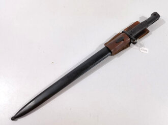 Seitengewehr VZ 24  mit Koppelschuh, Klinge unmarkiert , Scheide mit Tragehaken nach deutschem Vorbild, neu brüniert,  Holzgriffschalen mit Schlitzschrauben