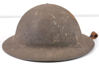 U.S. 1. Weltkrieg Stahlhelm Modell 1917. Komplett mit Innenfutter und Kinnriemen, dieser gerissen, Originallack.