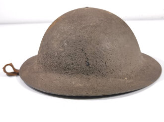 U.S. 1. Weltkrieg Stahlhelm Modell 1917. Komplett mit Innenfutter und Kinnriemen, dieser gerissen, Originallack.