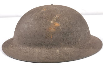 U.S. 1. Weltkrieg Stahlhelm Modell 1917. Komplett mit Innenfutter und Kinnriemen, dieser gerissen, Originallack.